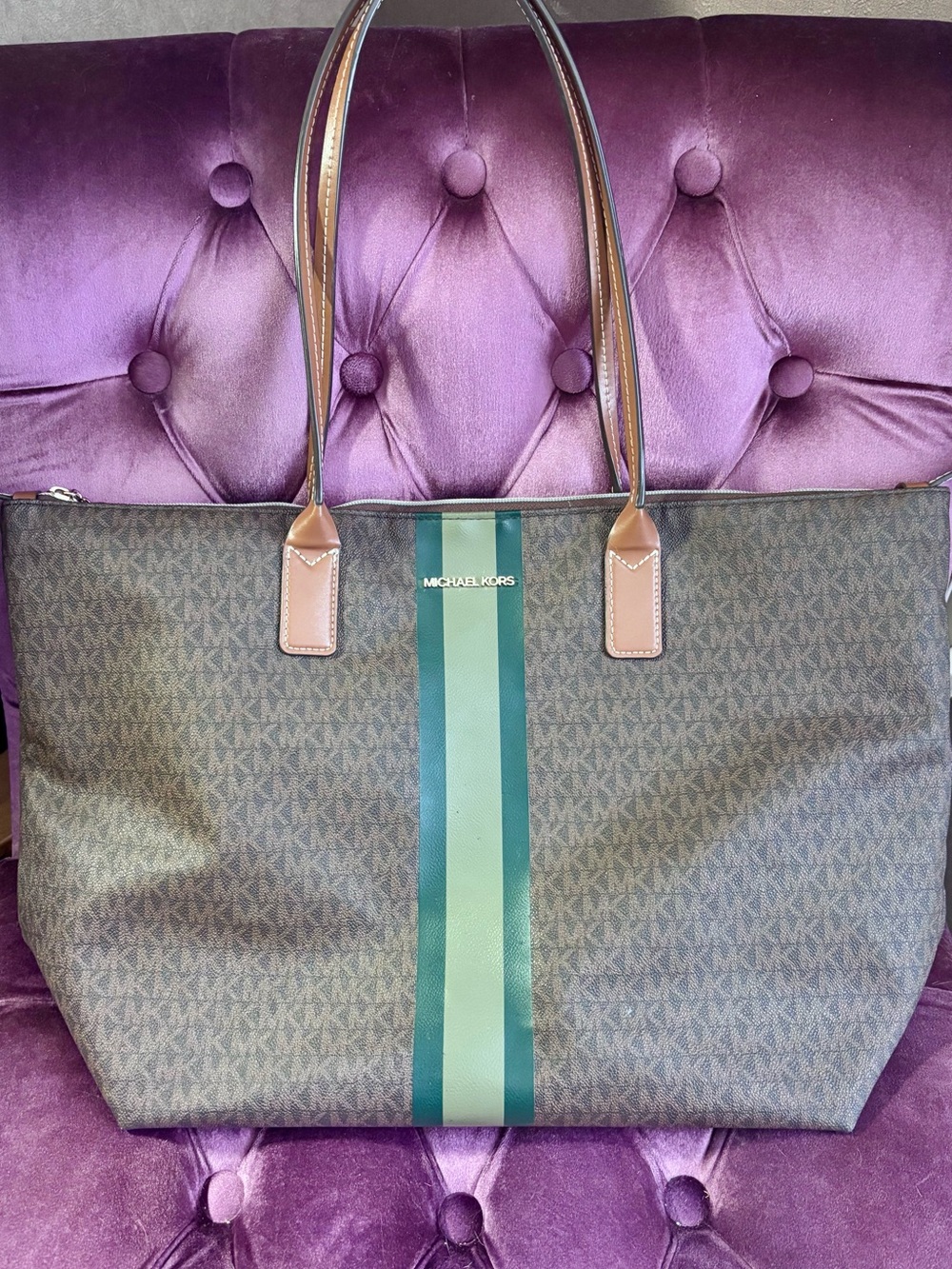Michael Kors Jet Set Travel Top Zip Tote